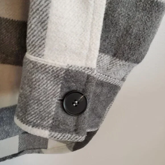 Gray and White Oversized Shacket Size M - Picture 5 of 13